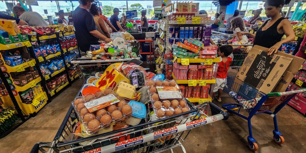 Prévia da inflação desacelera pelo segundo mês e registra 0,41% em junho
