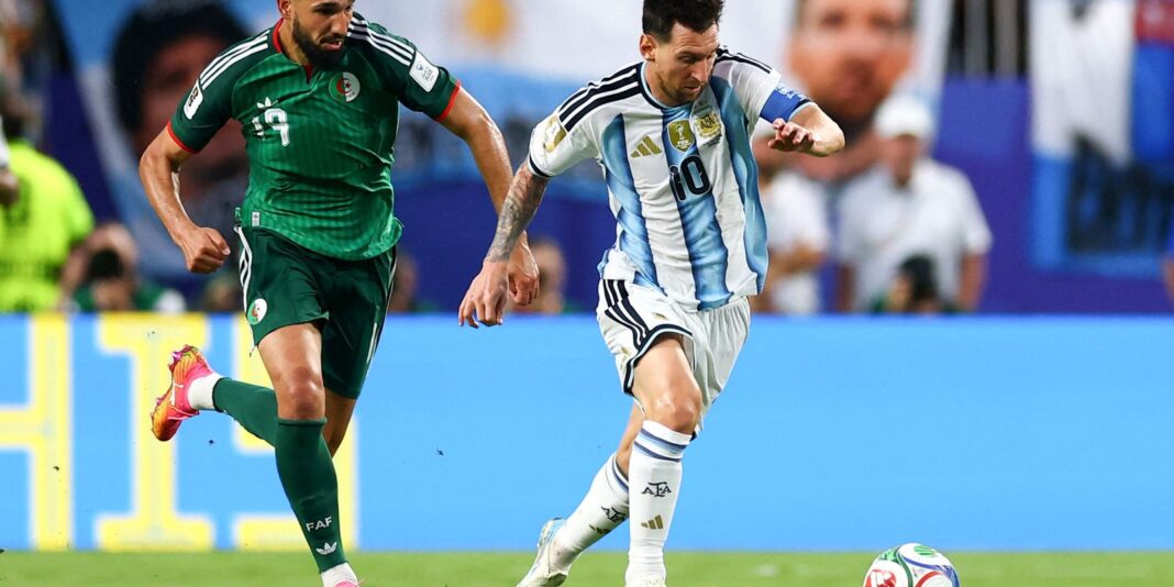 Messi se torna o maior artilheiro da história das Copas do Mundo e lidera Argentina em estreia