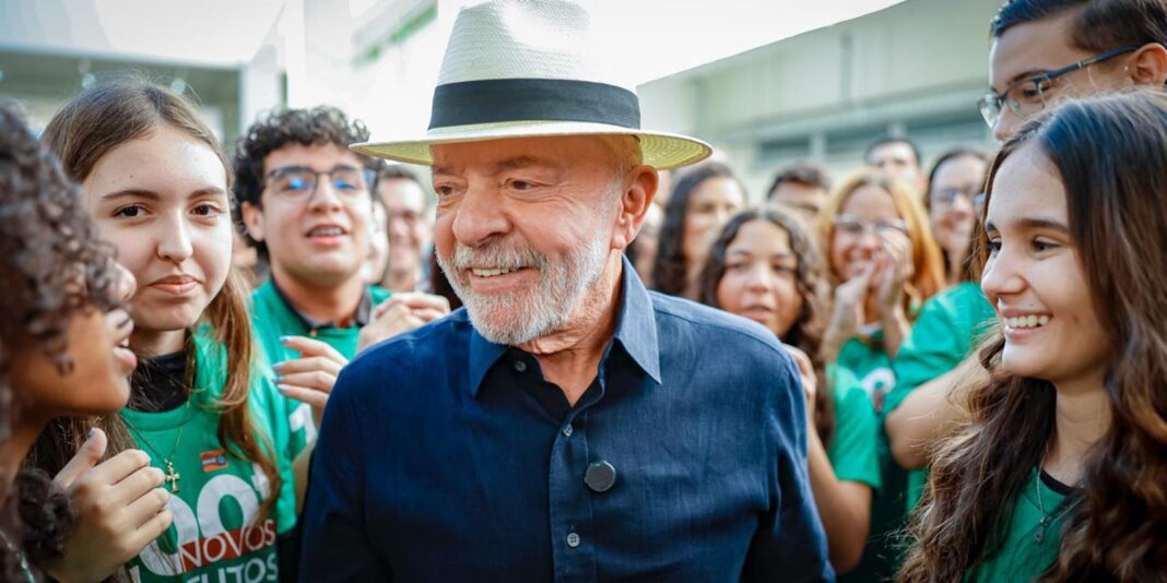 Lula defende que Brasil deve aumentar taxas comerciais em vez dos EUA