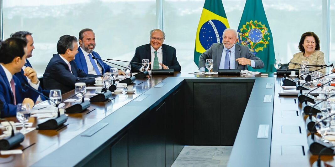 Governo projeta elevação do percentual de etanol na gasolina de 30% para até 32%