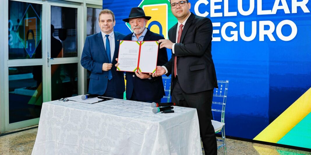 Lula cria plataforma para enfrentar roubos e vendas ilegais de celulares
