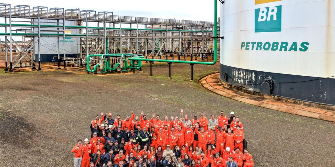Lula assina contratos para reinício de obras em fábrica de fertilizantes