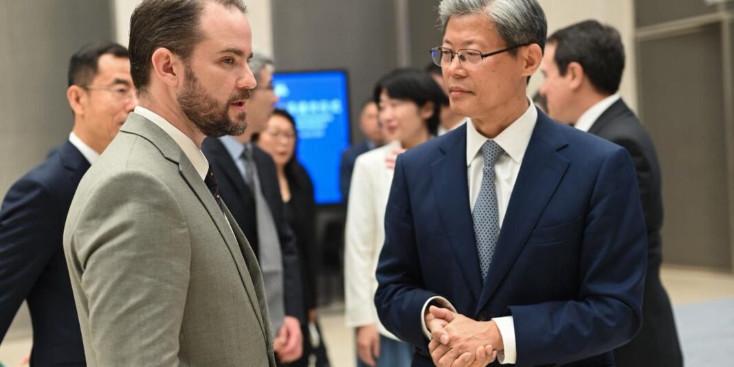 Brasil inaugura posto tributário na China para fortalecer comércio