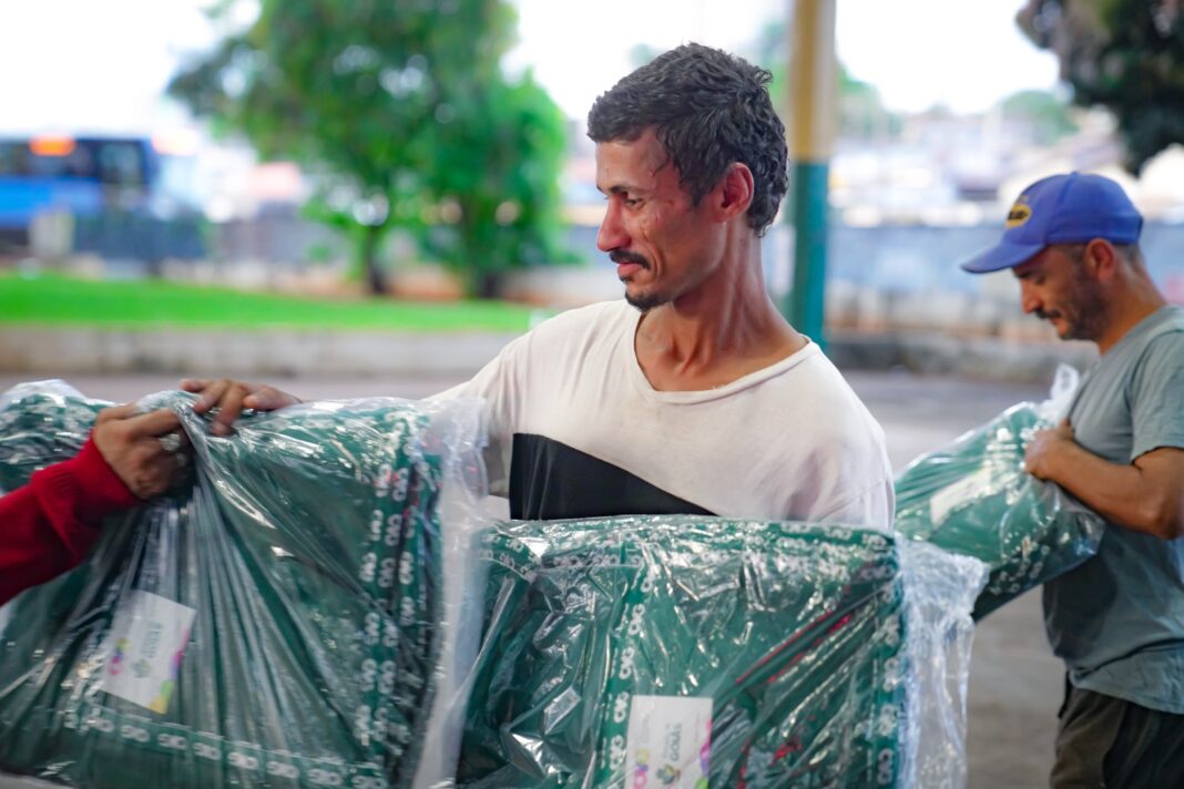 Campanha Aquecendo Vidas distribui 88 mil cobertores em nova onda de frio