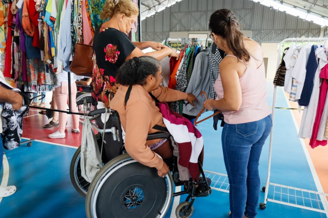 Crer realiza bazar 