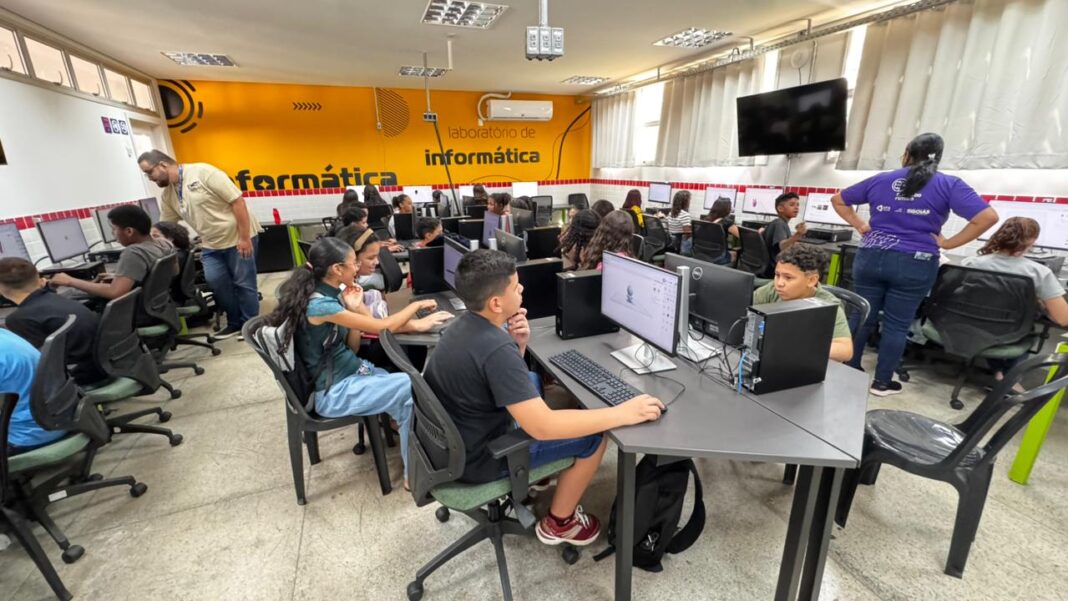 Cursos gratuitos de tecnologia disponibilizam mais de 4 mil vagas em Goiás