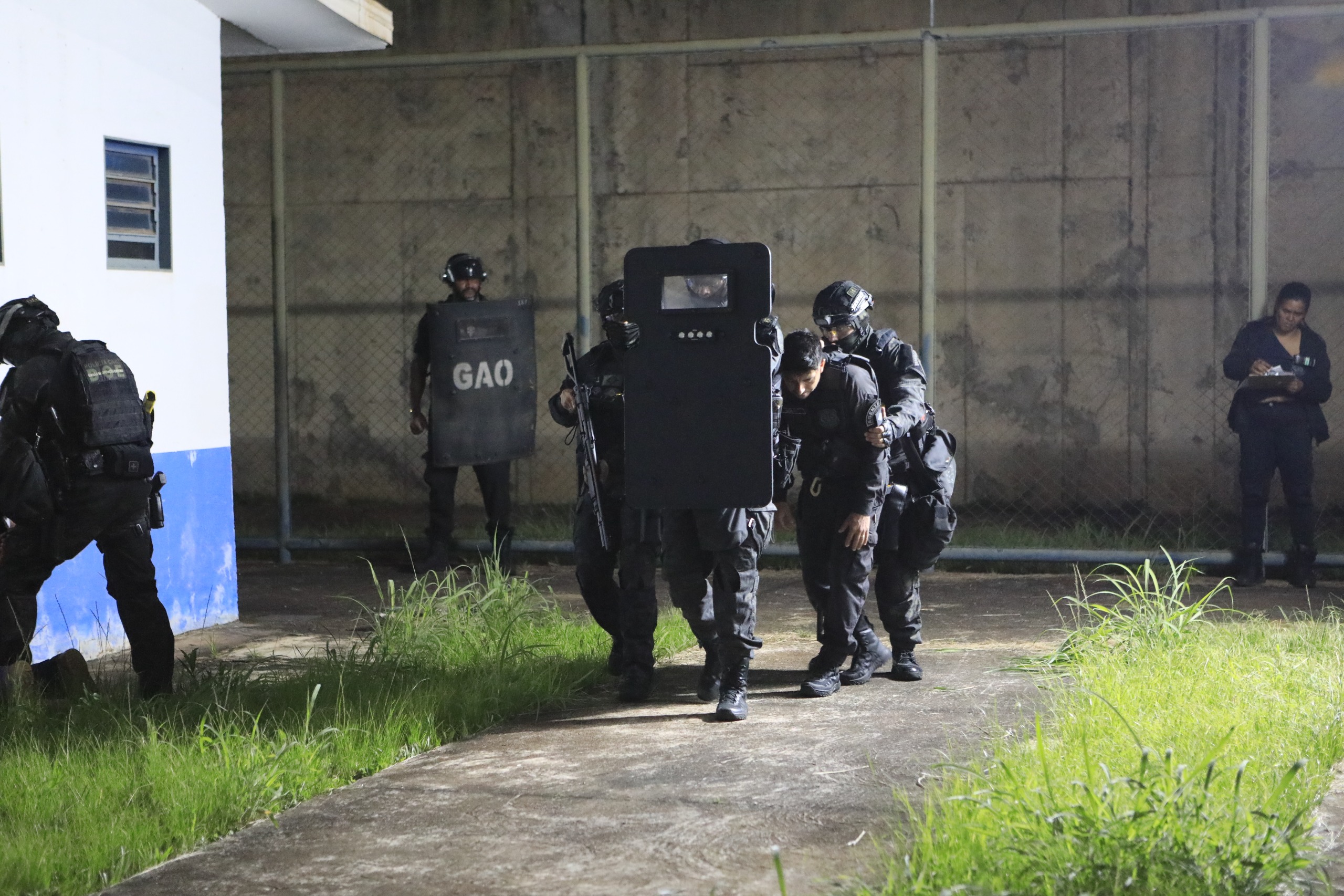 Operação Dragão mobiliza forças de segurança em exercício simulado na região da Papuda
