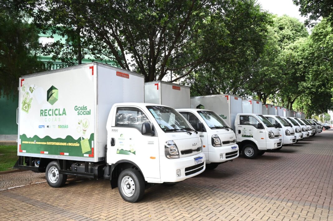 Estado expande estrutura do Recicla Goiás com a aquisição de 10 novos caminhões