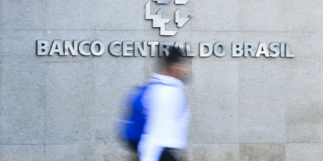 Mercado ajusta previsão de inflação e projeta Selic a 14% ao ano em 2026