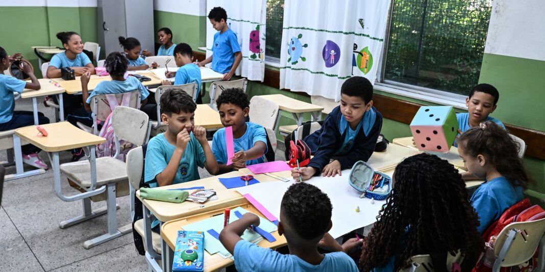 Governo estabelece novo piso nacional do magistério em R$ 5,1 mil