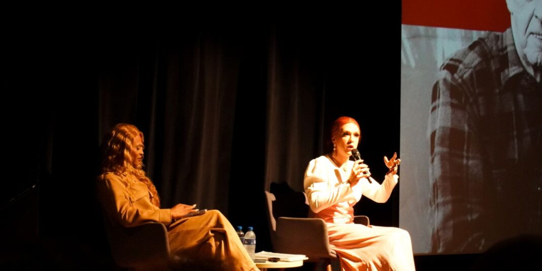 Rita von Hunty aborda críticas ao capitalismo de plataforma durante evento drag no CCBB