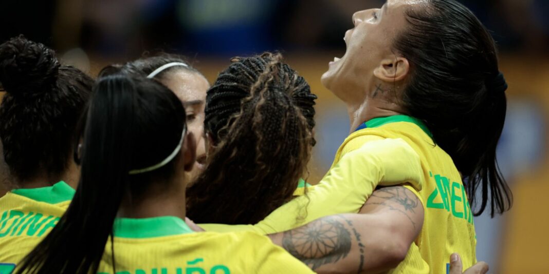 Seleção brasileira feminina supera Estados Unidos em virada rápida