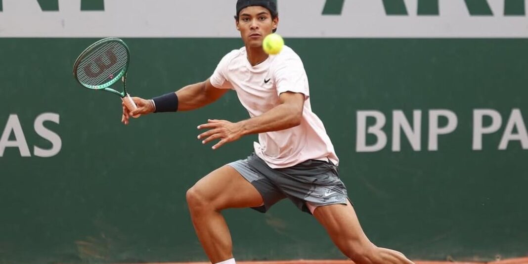 Roland Garros: Luis Guto Miguel vence compatriota e avança para a final juvenil
