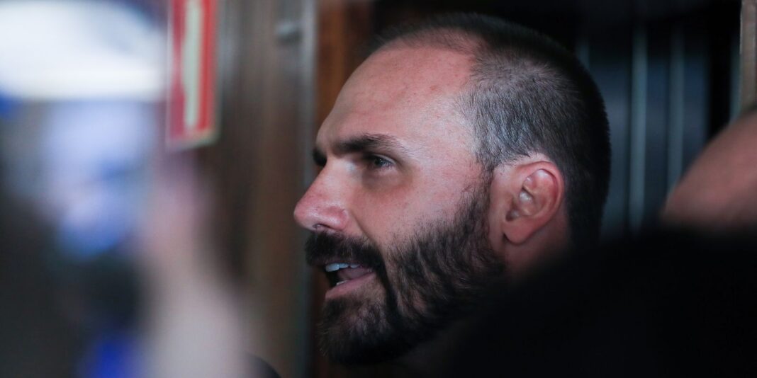 STF julga condenação de Eduardo Bolsonaro no caso do tarifaço