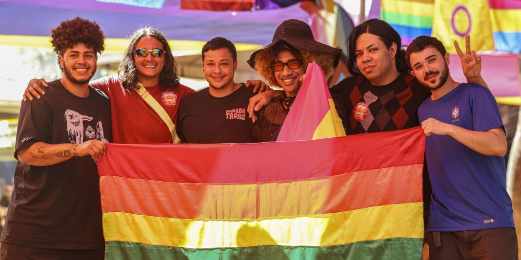 Pessoas trans comemoram projeto de inclusão no futebol em celebração ao Dia do Orgulho LGBT