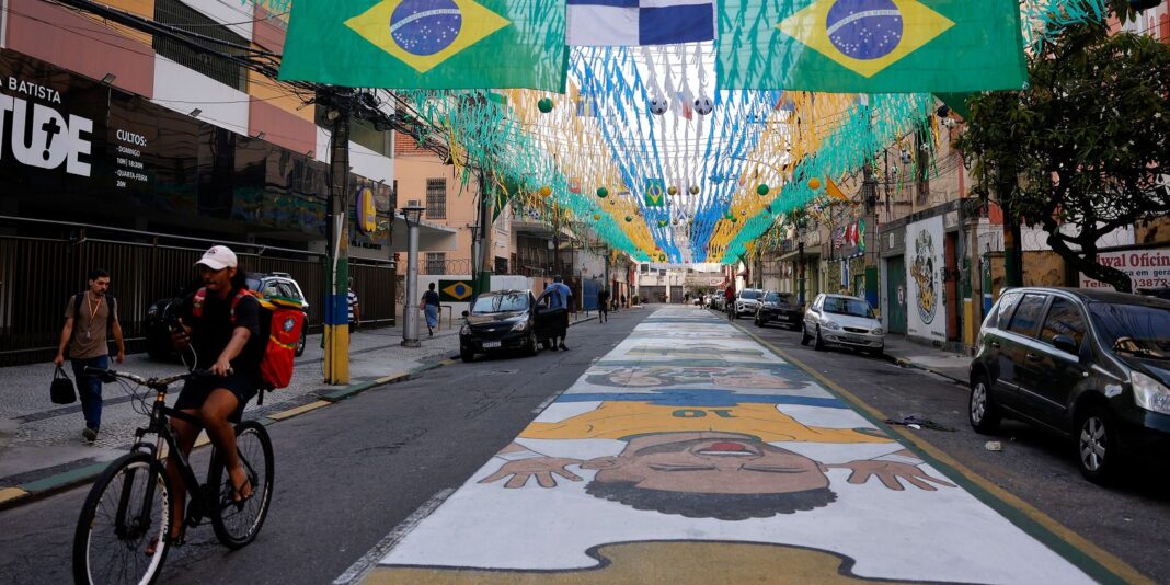 Ruas enfeitadas para a Copa do Mundo fortalecem laços comunitários no Rio