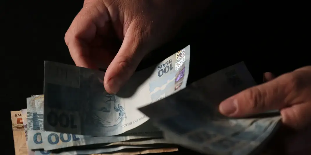 Brasileiros retiram R$ 482,8 milhões em valores esquecidos em bancos em abril