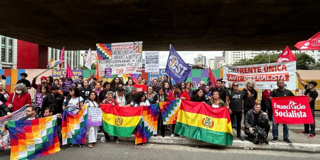 Ato em São Paulo expressa apoio aos protestos na Bolívia