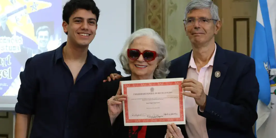 UFRJ confere diploma a Stuart Angel 55 anos após seu falecimento