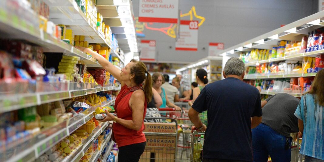 Cesta básica registra aumento de preço em 17 capitais brasileiras em junho