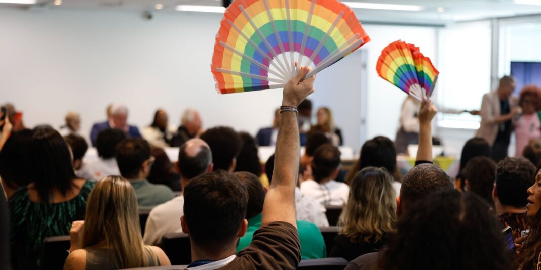 Governo do Rio anuncia regularização dos salários do programa Rio Sem LGBTIfobia