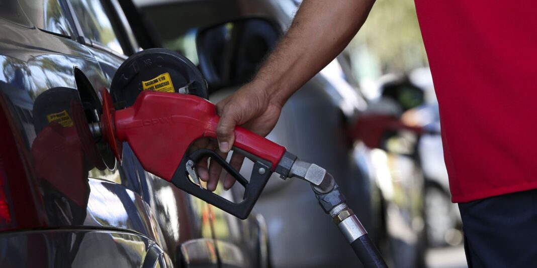 Governo adia reunião sobre possível aumento do etanol na gasolina para 32%