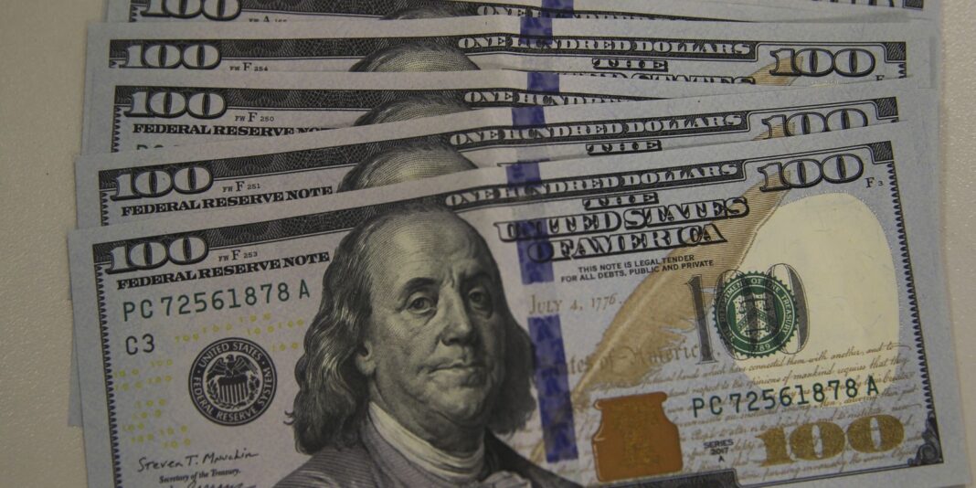 Dólar fecha a R$ 5,08, enquanto bolsa registra quarta queda consecutiva