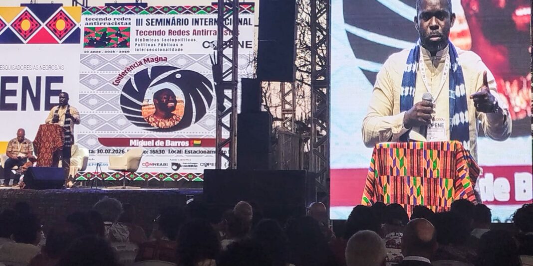 Sociólogo africano aponta que Brasil é alvo devido às terras raras