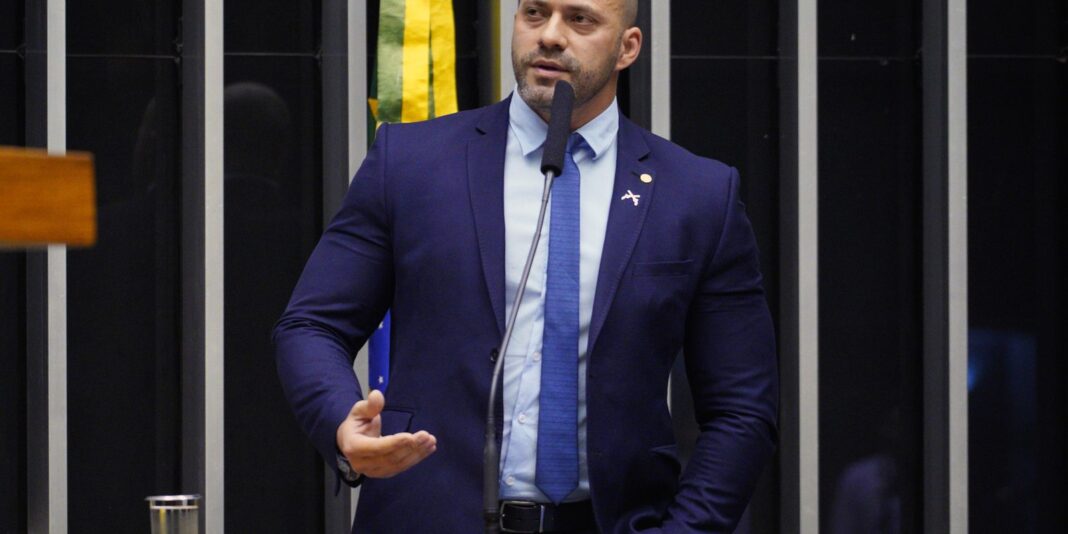 Moraes estabelece prazo de 48 horas para Daniel Silveira se explicar sobre vídeo publicado no X