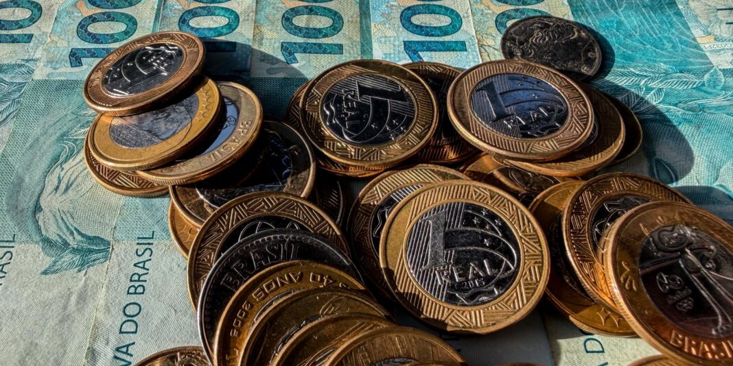 Inflação para correção salarial registra 4,33% em 12 meses