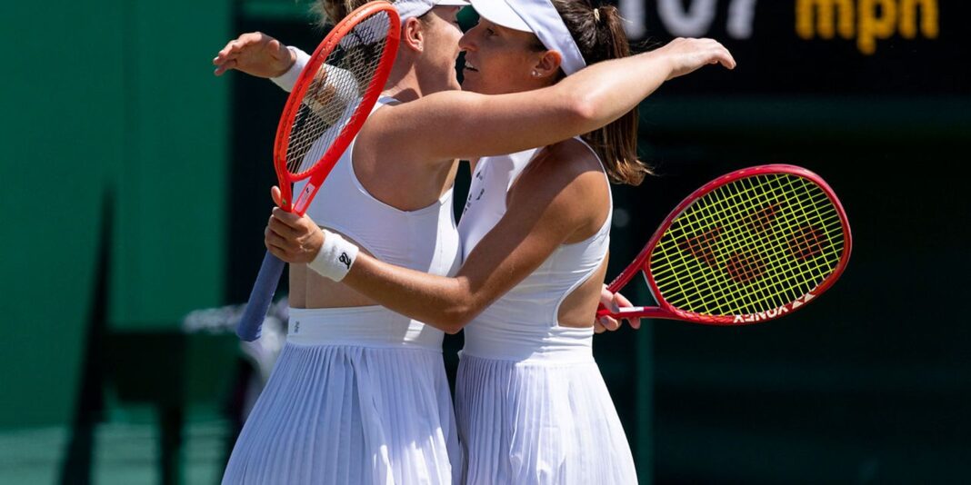 Luisa Stefani tenta garantir vaga na final de duplas femininas em Wimbledon
