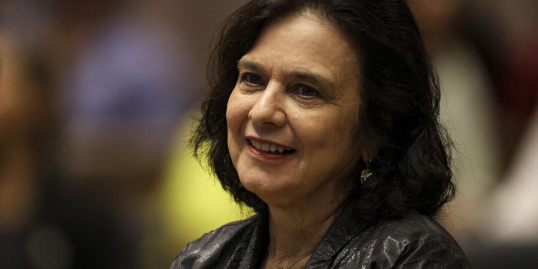 Nísia Trindade publica livro sobre os bastidores da covid-19