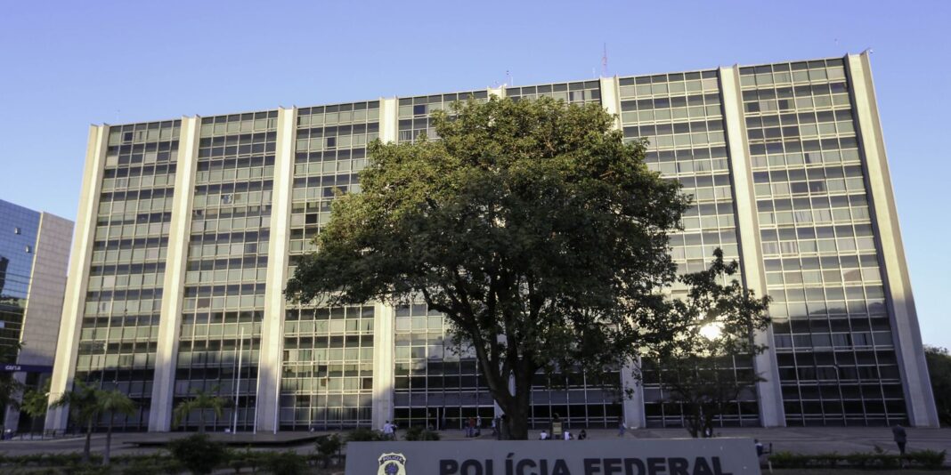 Polícia Federal deflagra operação contra lavagem de dinheiro do PCC