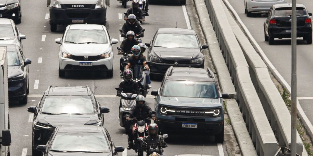 Justiça decide que prefeitura de São Paulo deve autorizar Uber Moto