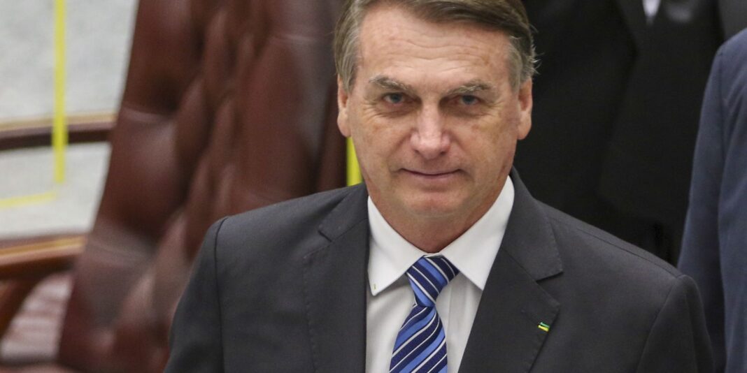 Alexandre de Moraes decide pela manutenção da prisão domiciliar de Bolsonaro