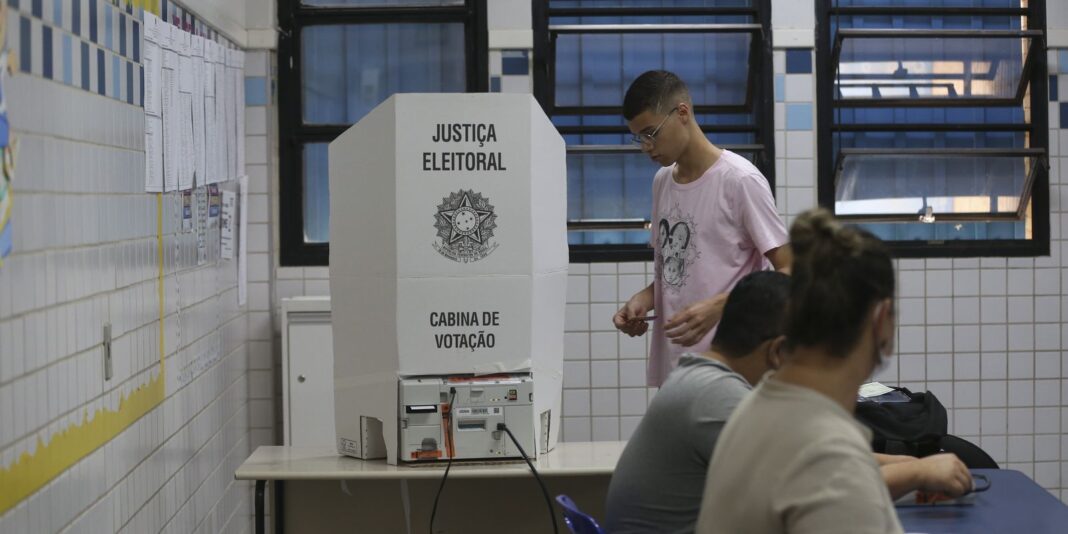 Urna eletrônica garante a soberania do voto, afirma secretário do TSE