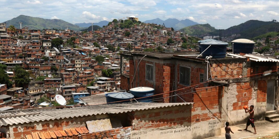 Estudo aponta que gênero, raça e origem familiar influenciam a mobilidade social