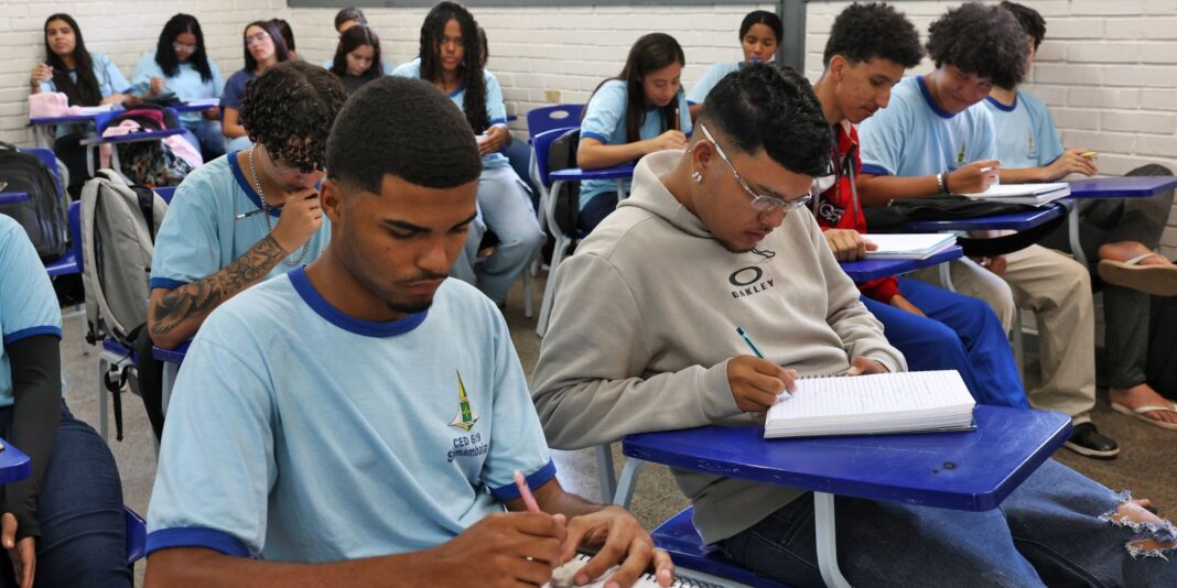 Pé-de-Meia: beneficiários nascidos em novembro e dezembro recebem parcela de R$ 200