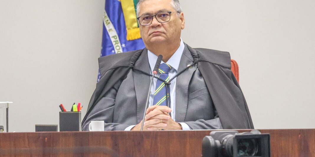 Ministro Flávio Dino determina afastamento do presidente do TCE-MA