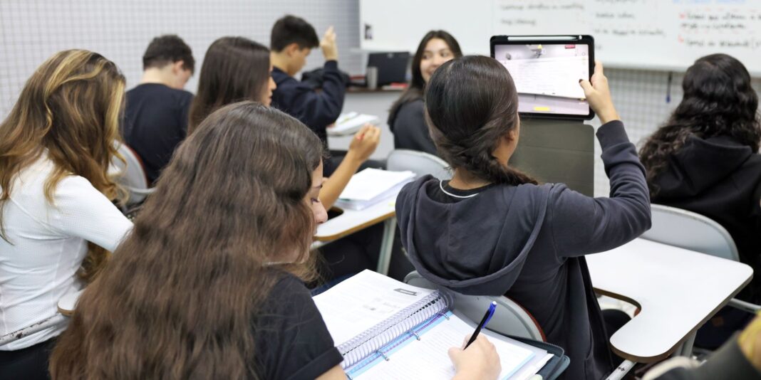 Pé-de-Meia 2026: beneficiários nascidos em março e abril recebem parcela nesta terça-feira