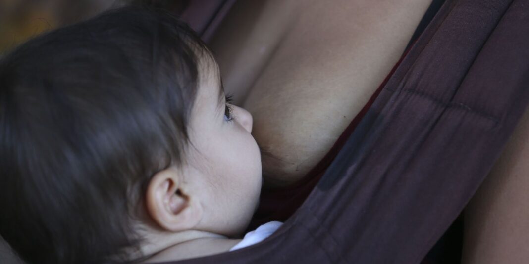 Amamentação diminui risco de doenças cardíacas em mães