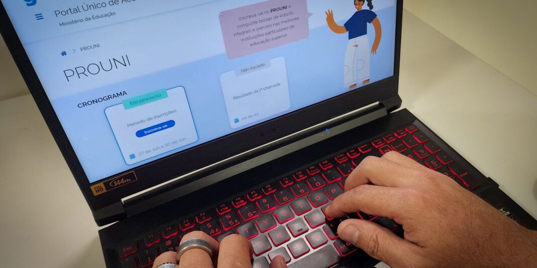 Estudante tem até hoje para comprovar informações de inscrição no Prouni