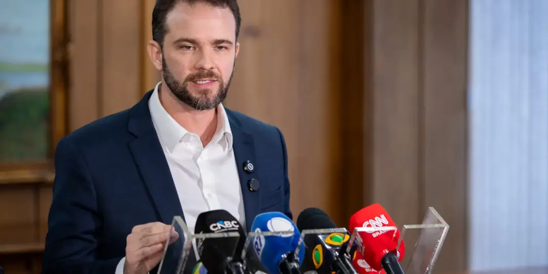 Salário mínimo deve aumentar para R$ 1.741 em 2027, afirma Durigan