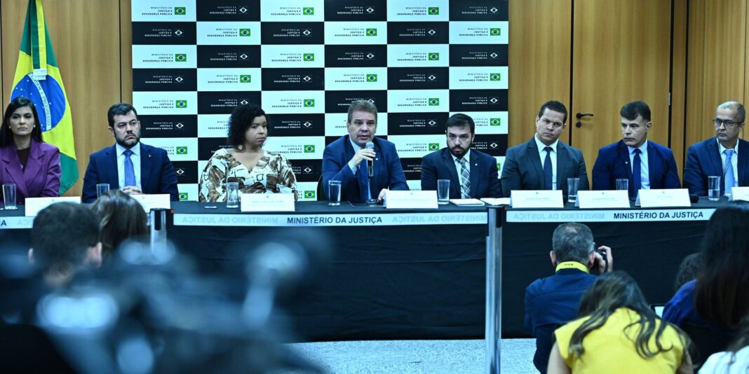 Ministério da Justiça apresenta detalhes da operação para desarticular ataques em Brasília