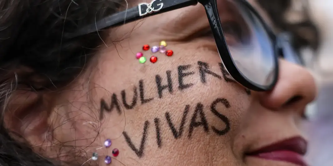 Rio de Janeiro cria salas especiais para atendimento a mulheres vítimas de violência em delegacias
