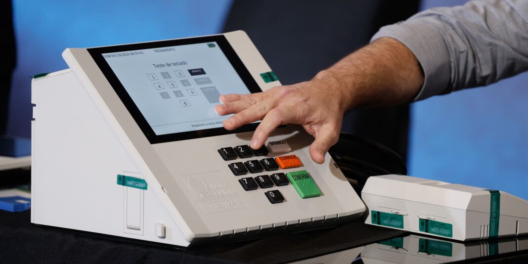 Totalização dos votos é transparente, auditável e segura, afirma TSE