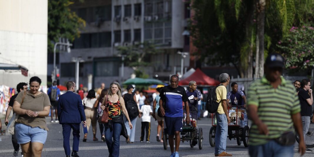 Crescimento populacional deve ser de 0,37% em 2026, segundo estimativa do IBGE