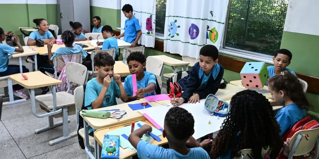 Estudo aponta que ensino integral acelera aprendizado de estudantes em situação de vulnerabilidade