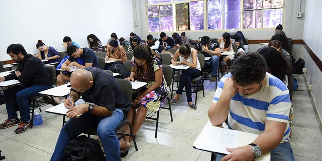 Encceja acontece no próximo domingo; veja como consultar os locais de prova