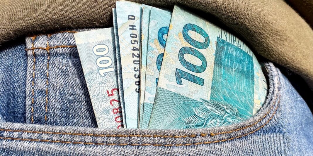 Beneficiários com NIS final 4 recebem Bolsa Família referente a agosto